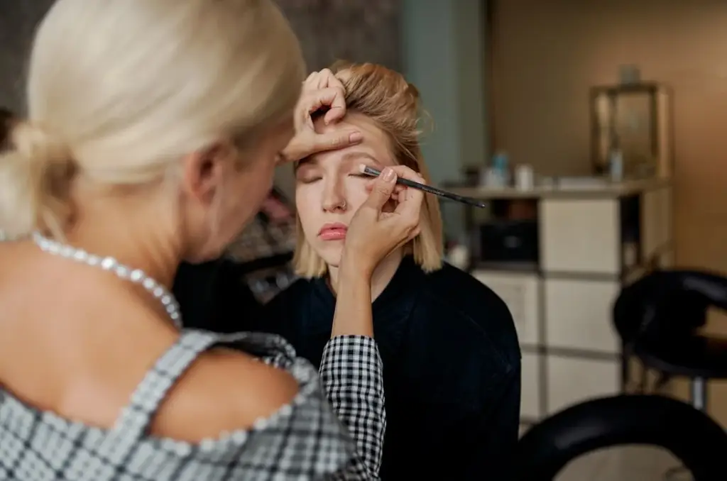 彩妝課程推薦：打造耀眼光彩，揮灑美麗魔法