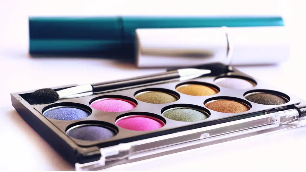 學生彩妝新手村指南：打造清新自然好氣色